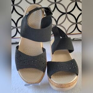 BZees Women's Reveal‎ Bright Machine Washable Comfort Wedge Sandal Size 6.5M